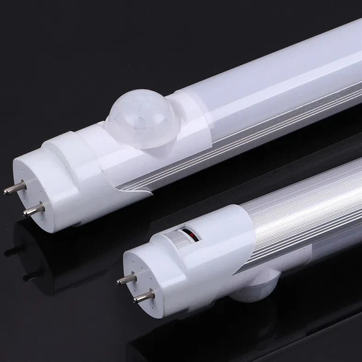 Harakat sensori bilan T8 LED trubkasi